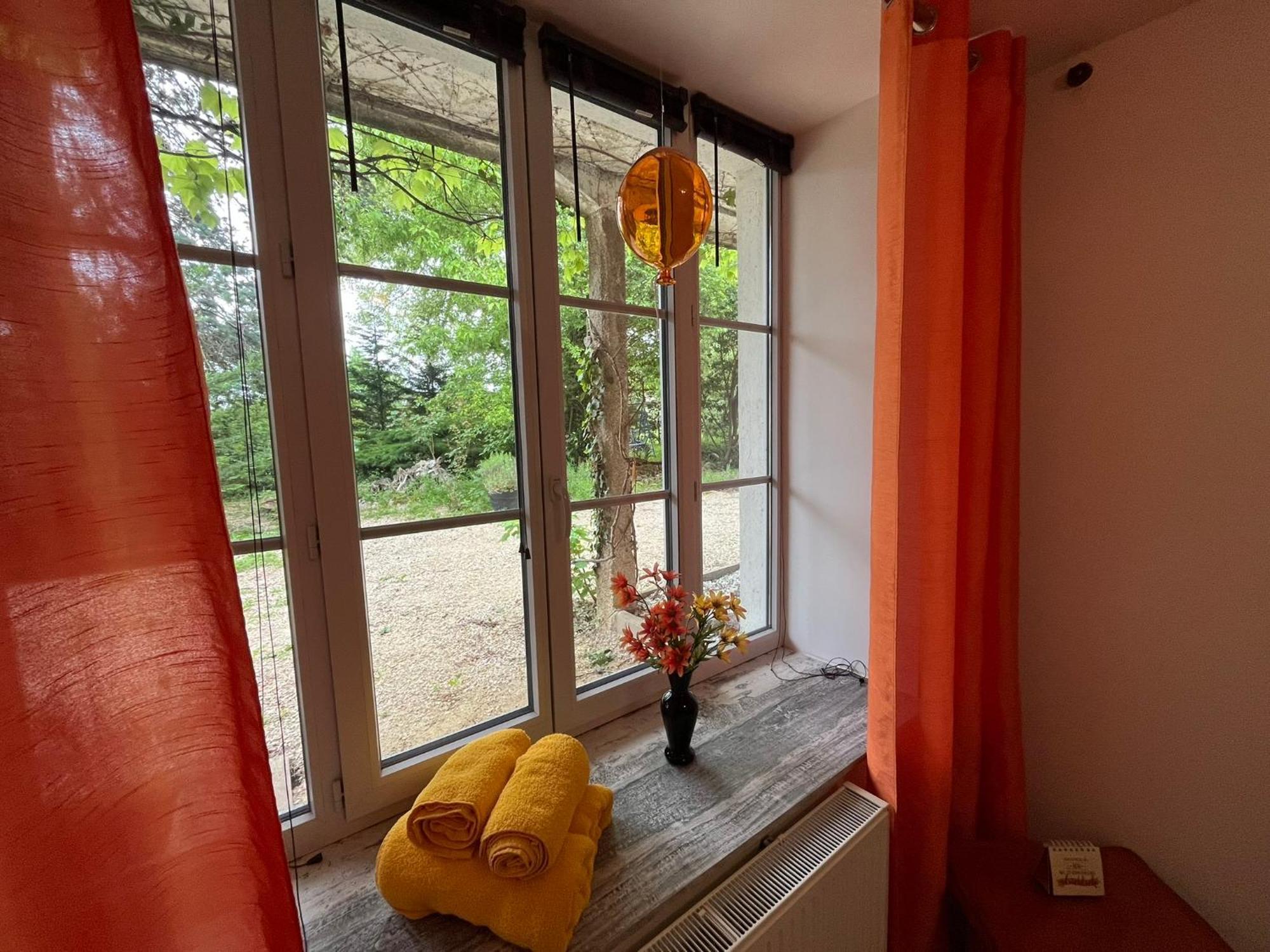 Couleurs De La Vie - Chambres D'Hotes Et Gite Cormatin Екстериор снимка